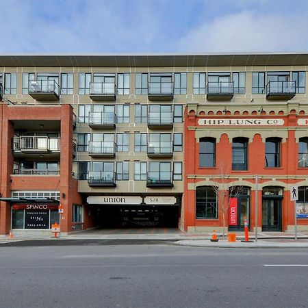 Gorgeous Old Town Condo With Patio And Parking! Victoria Bagian luar foto