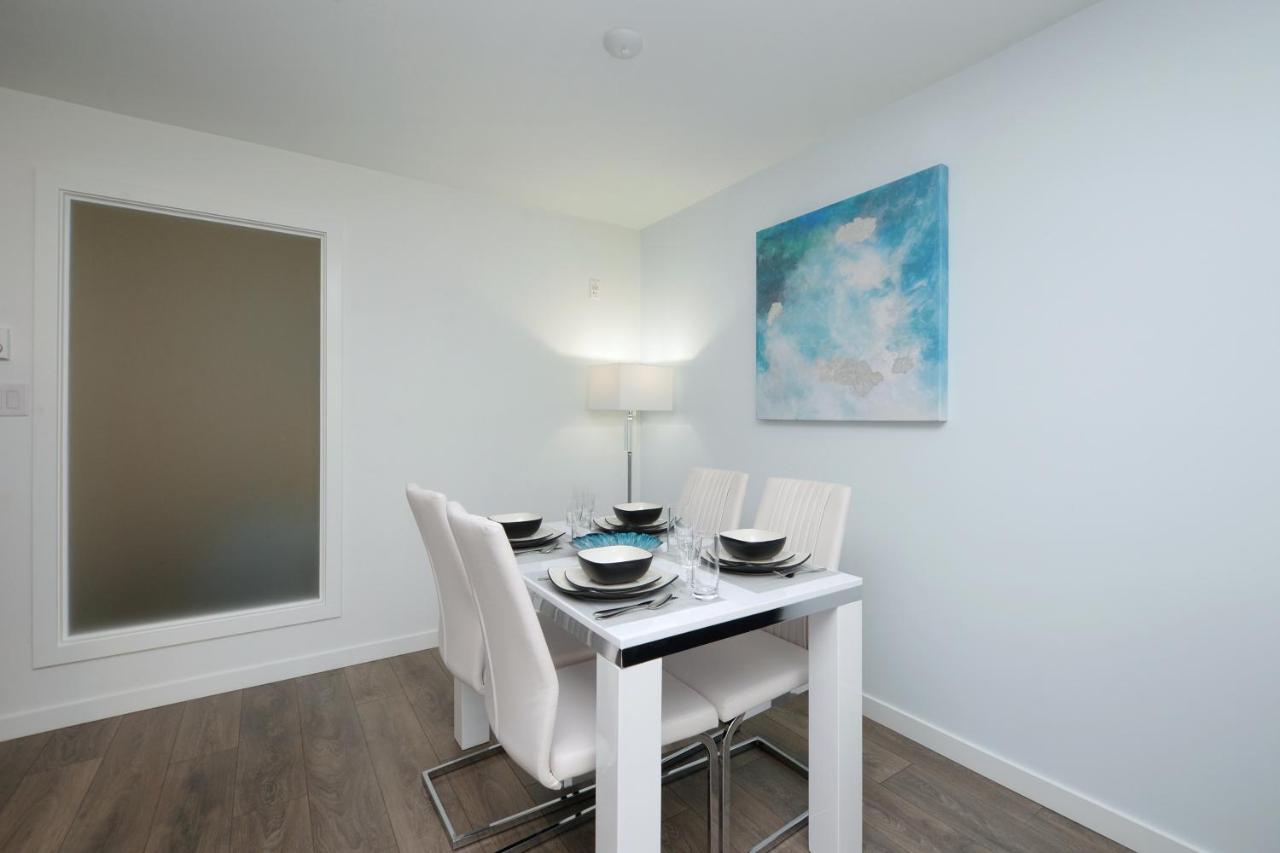Gorgeous Old Town Condo With Patio And Parking! Victoria Bagian luar foto