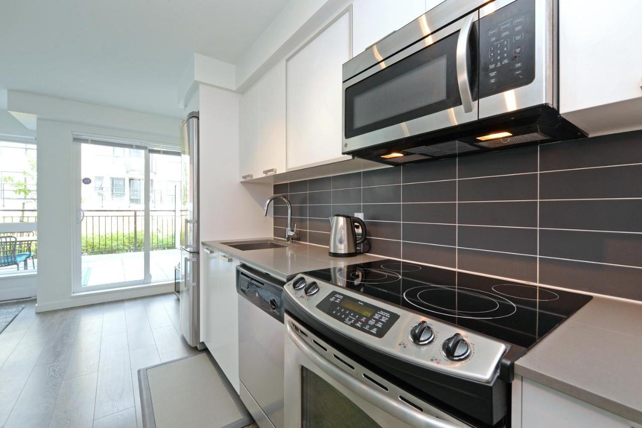 Gorgeous Old Town Condo With Patio And Parking! Victoria Bagian luar foto