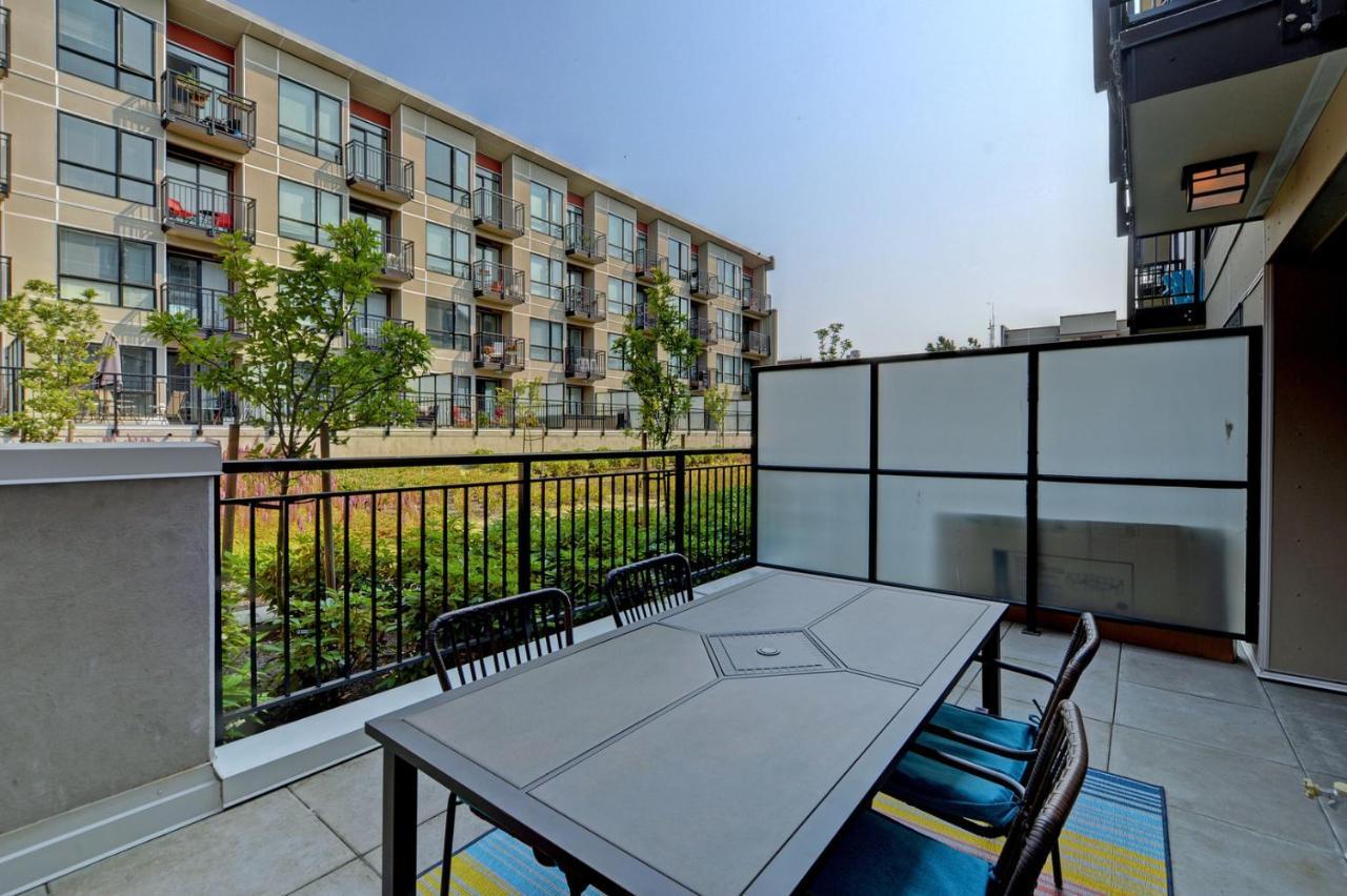 Gorgeous Old Town Condo With Patio And Parking! Victoria Bagian luar foto