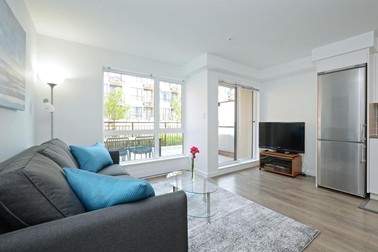Gorgeous Old Town Condo With Patio And Parking! Victoria Bagian luar foto